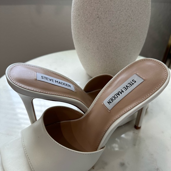 BRAND NEW, NEVER WORN STEVE MADDEN ALL WHITE SQUARE TOE HEELS - Picture 5 of 5